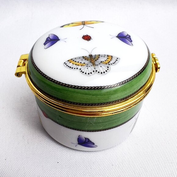 Butterfly Porcelain Trinket Box Green & White Hinged with Gold Heart Clasp - Picture 5 of 12